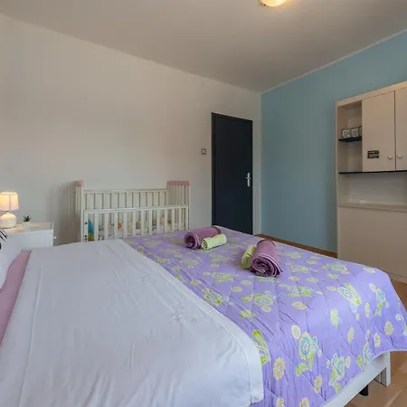 In Lisicic With Pool