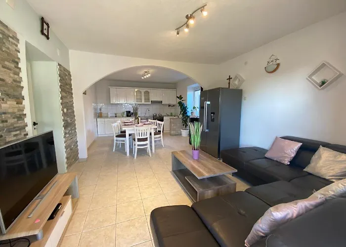 In Lisicic With Pool * Lisicici