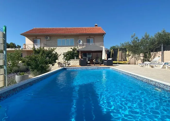 Σπίτι διακοπών In Lisicic With Pool