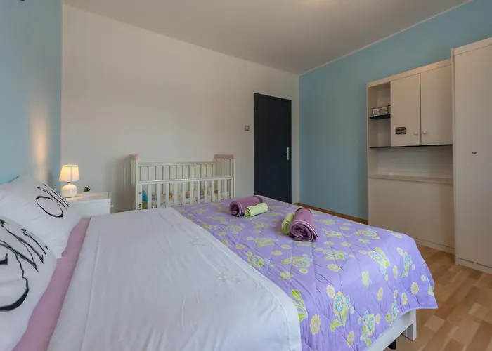 In Lisicic With Pool