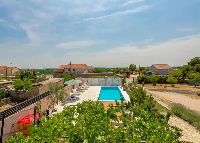 In Lisicic With Pool Lisicici