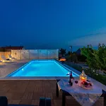 度假居 In Lisicic With Pool Lisicici