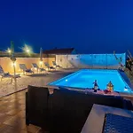 度假居 In Lisicic With Pool *