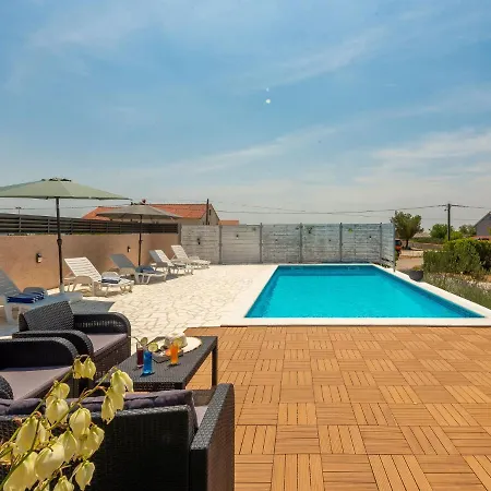 Holiday home Beautiful In Lisicic *