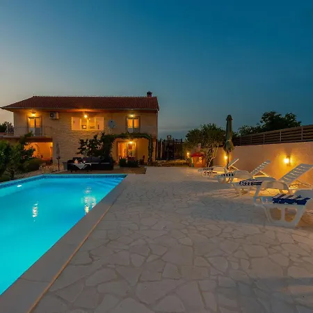 Holiday home Beautiful In Lisicic