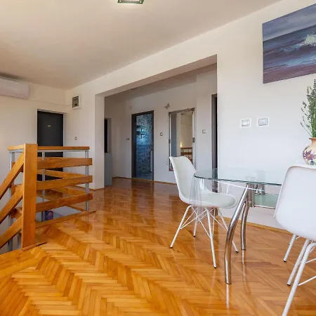 Beautiful In Lisicic Holiday home *