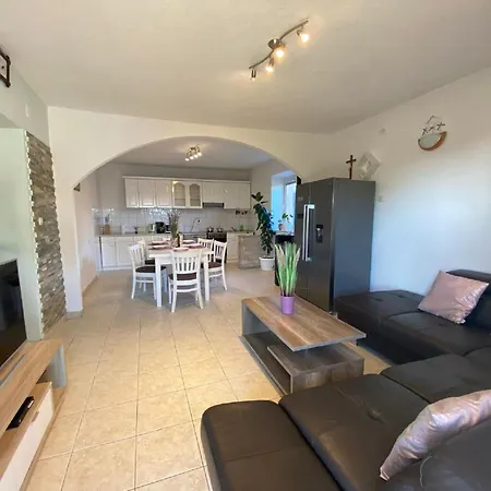 Holiday home Beautiful In Lisicic *