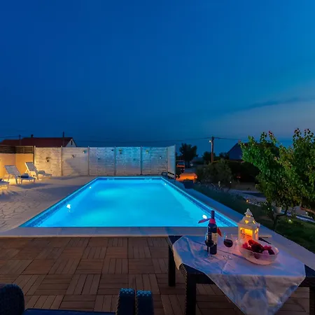 度假居 In Lisicic With Pool Lisicici