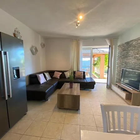 In Lisicic With Pool Semesterbostad *