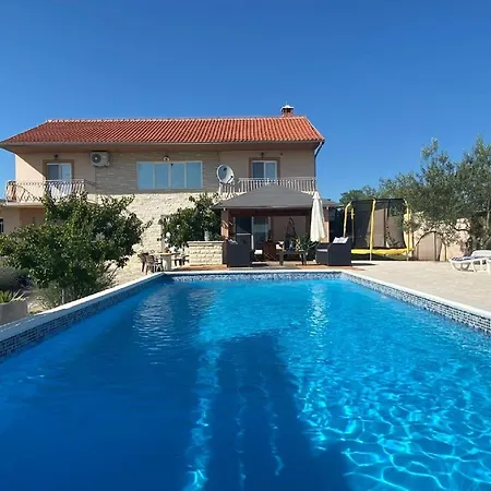 Semesterbostad In Lisicic With Pool