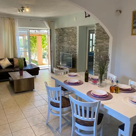 In Lisicic With Pool Lisicici