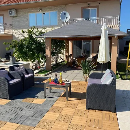 Semesterbostad In Lisicic With Pool