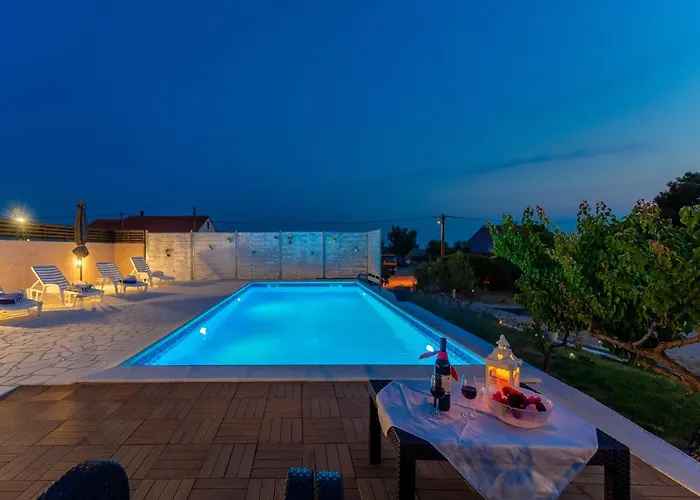 Semesterbostad In Lisicic With Pool Lisicici