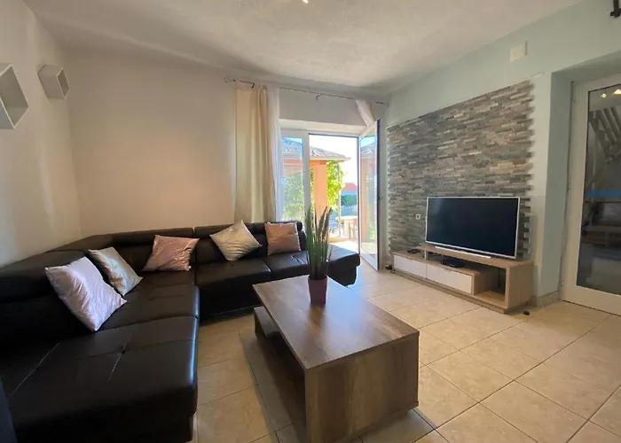 In Lisicic With Pool *