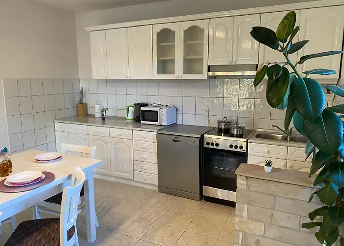 In Lisicic With Pool * Lisicici