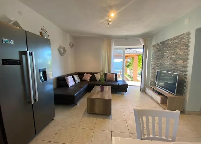 In Lisicic With Pool Semesterbostad *