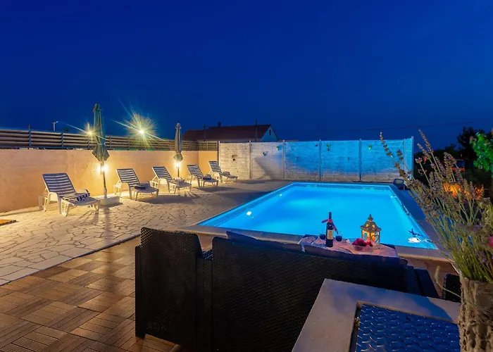 Semesterbostad In Lisicic With Pool *