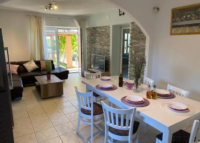 In Lisicic With Pool Lisicici