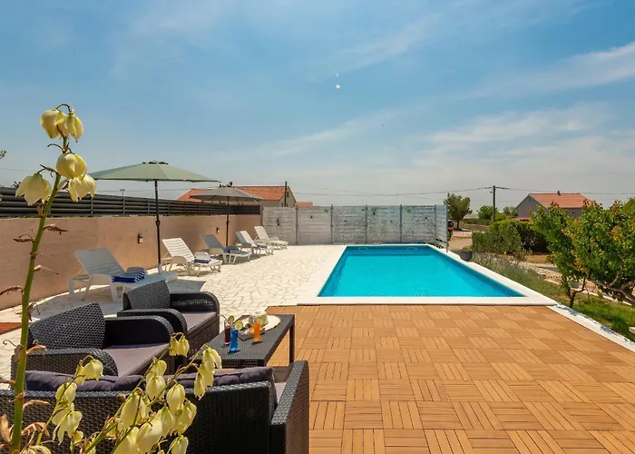 In Lisicic With Pool * Lisicici