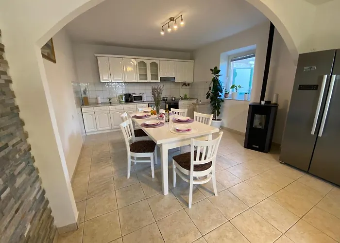 Semesterbostad In Lisicic With Pool *