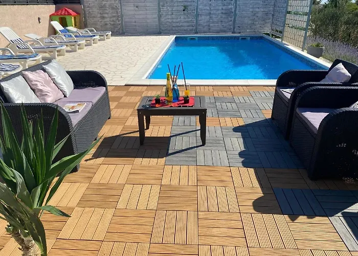 In Lisicic With Pool Lisicici