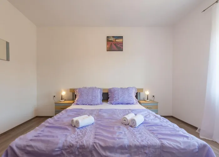 Semesterbostad In Lisicic With Pool Lisicici