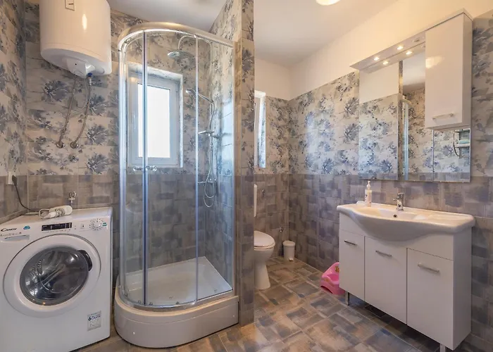 Semesterbostad In Lisicic With Pool *