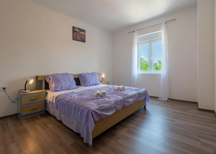 In Lisicic With Pool *