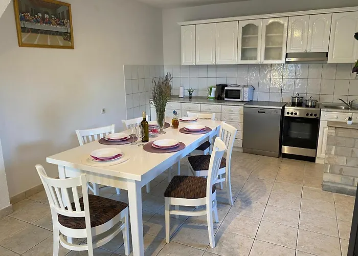 In Lisicic With Pool Lisicici