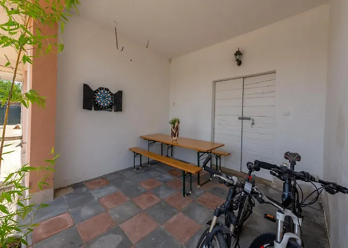 In Lisicic With Pool *